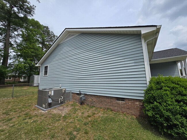 Building Photo - 6520 Applewhite Rd