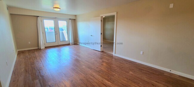 Building Photo - Spacious 3 bed /2 Bath Condo at Ferguson F...