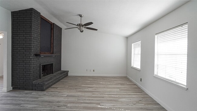 Building Photo - 2115 Chatsworth Rd