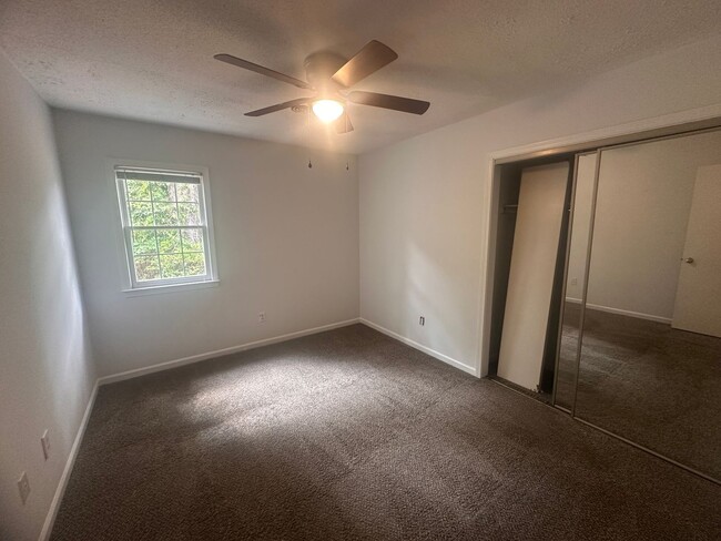 Building Photo - 6519 Spicewood St