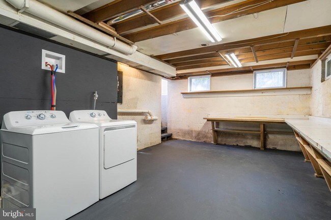 Building Photo - 338 Poplar Ave