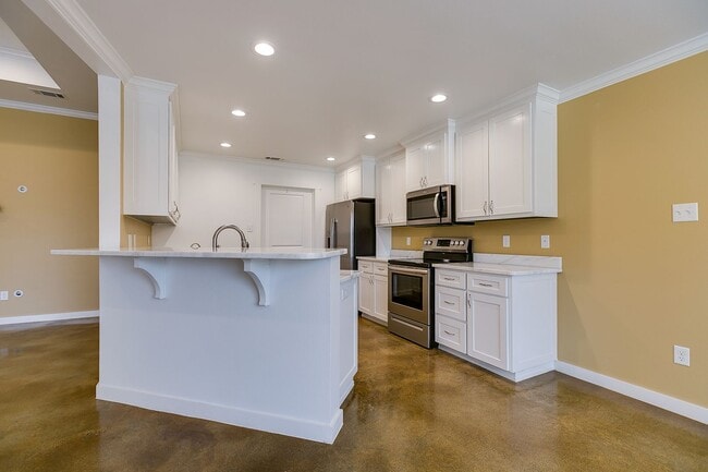 Building Photo - 5918 Southampton Pl