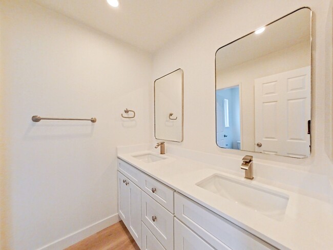 Building Photo - Stunning Remodeled Home in Dana Woods – Co...