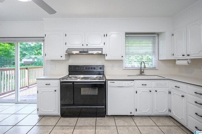 Building Photo - 1064 Sherbrooke Dr