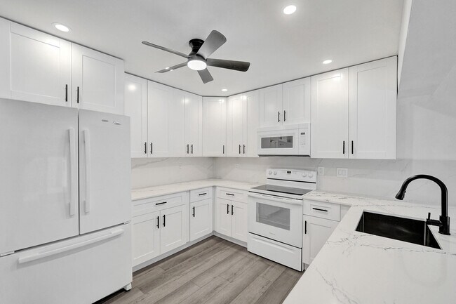 Building Photo - 1738 NE 52nd St