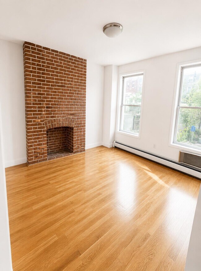 Building Photo - 305 2nd St