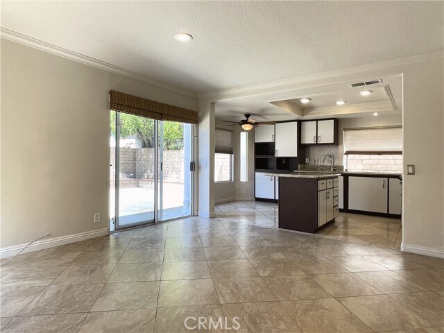 Building Photo - 2126 Sun Ridge Dr