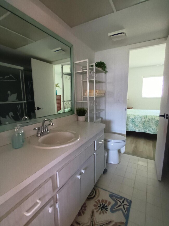 Building Photo - 1119 Lake Terrace