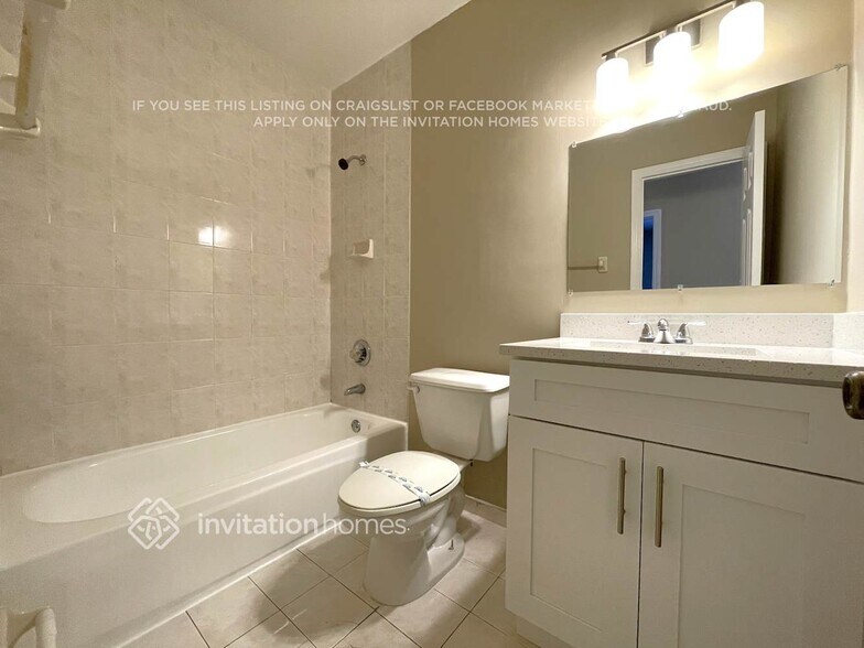 Building Photo - 10522 SW 161st Ave