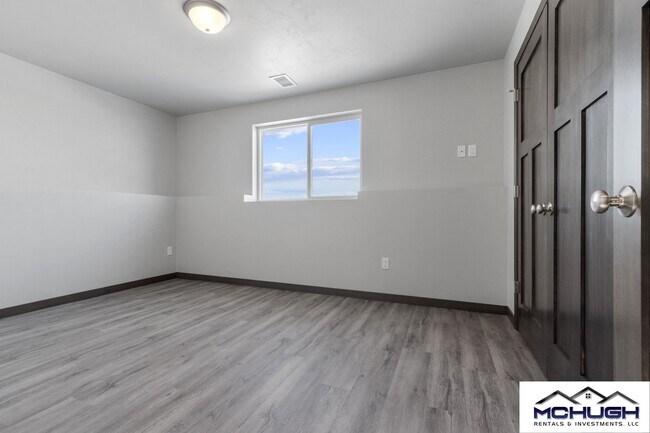 Building Photo - 3677 E Rubyred Dr
