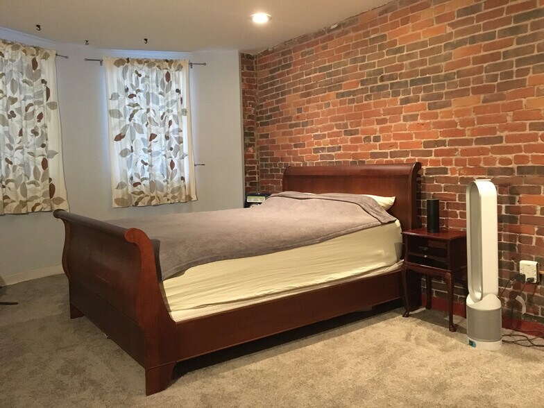 Bedroom 01 - 1895 Beacon St