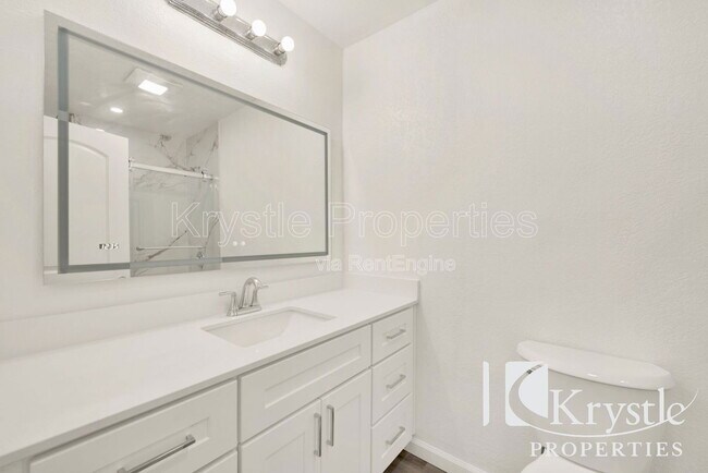 Building Photo - 126 Violet Dr