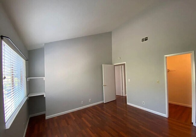 Building Photo - CAMPBELL - Spacious townhome with central ...