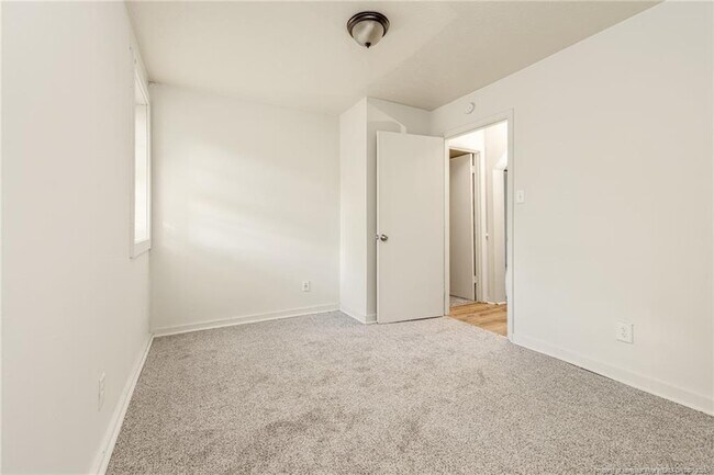 Building Photo - 210-210 S Plymouth St