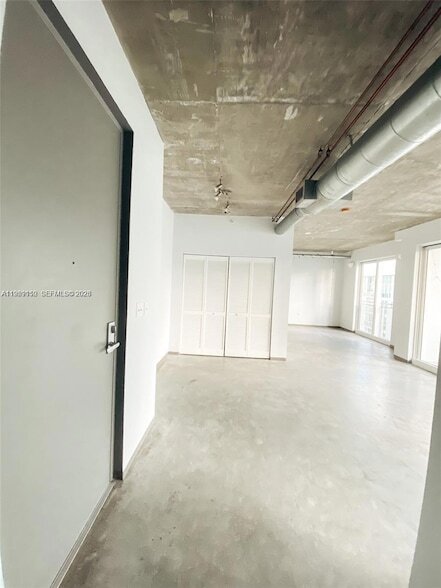 Building Photo - 455 NE 25th St