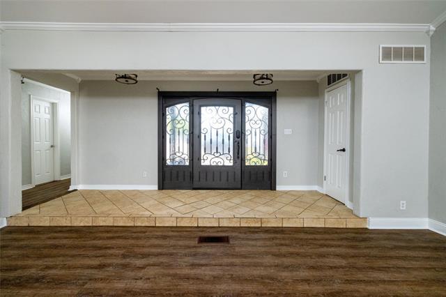 Building Photo - 134 Lakeshore Dr