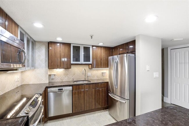 Building Photo - 400 E Colonial Dr