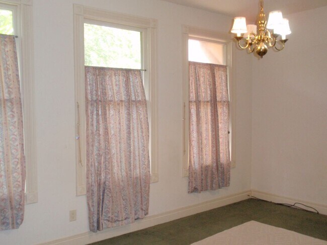 Building Photo - 2629 S Carrollton Ave