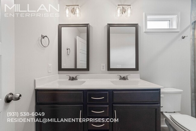 Building Photo - Spacious And Updated Home Featuring Open F...