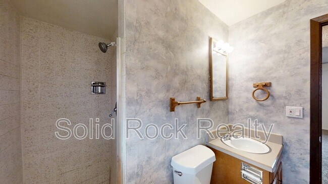 Building Photo - 2265 Montebello Dr W