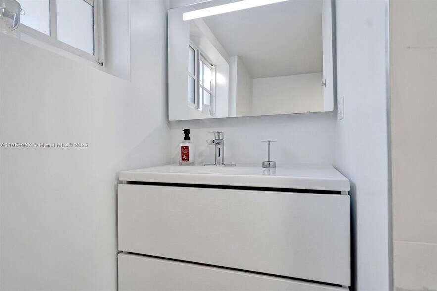 Building Photo - 1904 SW 28th St