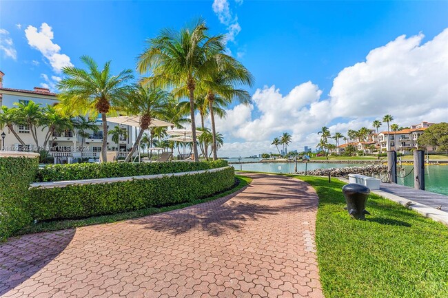 Building Photo - 2511 Fisher Island Dr