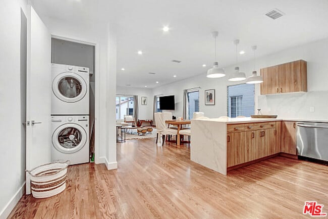 Building Photo - 434 N Ogden Dr