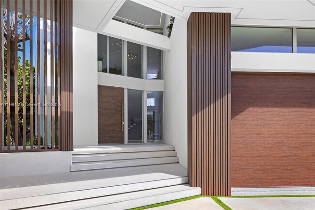 Building Photo - 503 Palm Dr