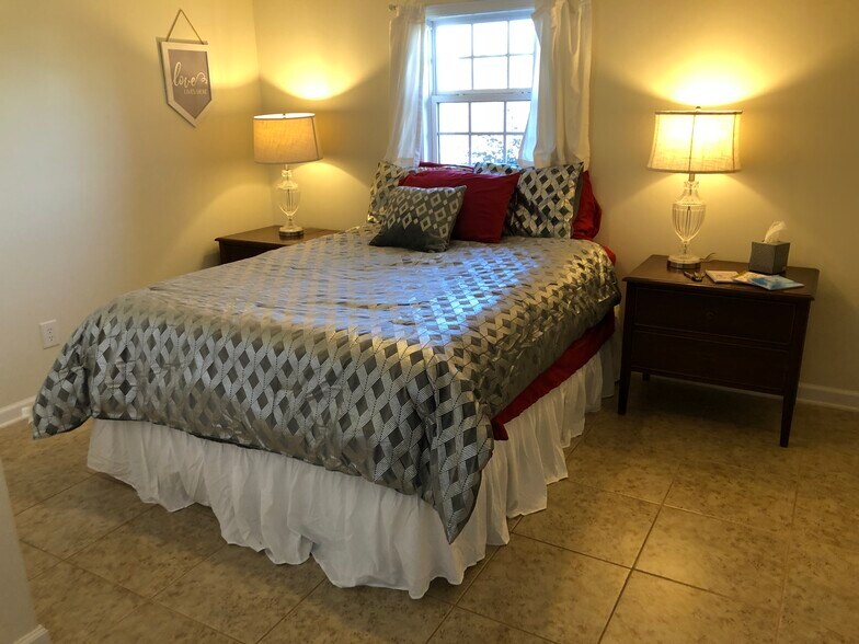 Master bedroom - 342 Thurston School Rd