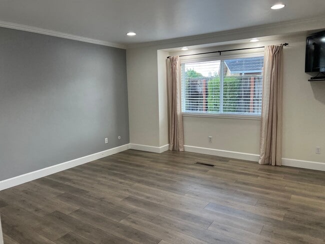 Building Photo - South Salinas Monterey Park Home