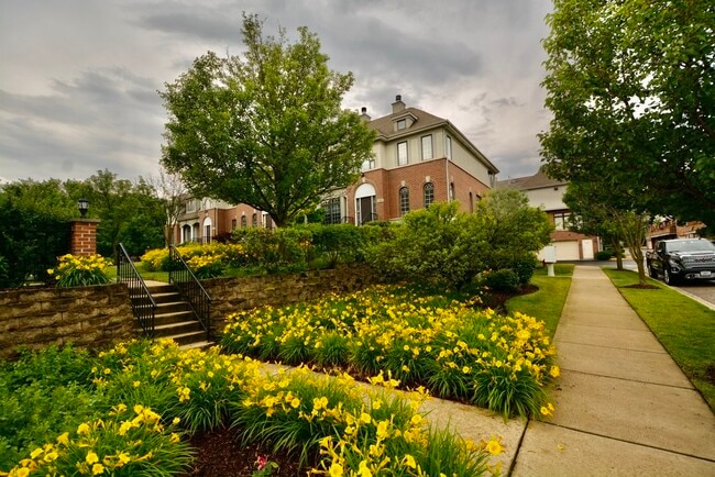 Building Photo - 1904 Alta Vista Ct