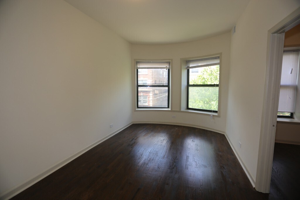 Building Photo - 1315 W Leland Ave