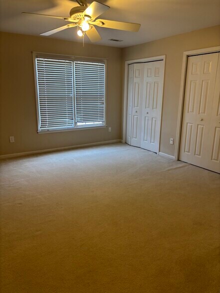 Building Photo - 217 Palette Ln