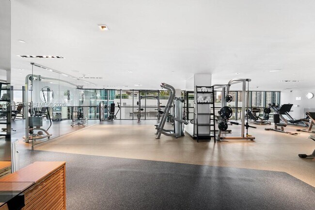 Building Photo - 900 Biscayne Blvd