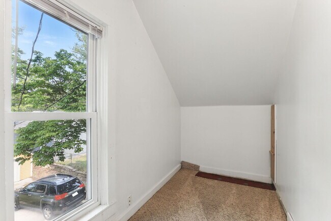Building Photo - 215 N 3rd St