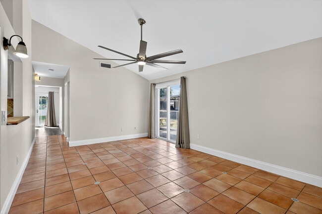 Building Photo - 5431 Courtney Cir