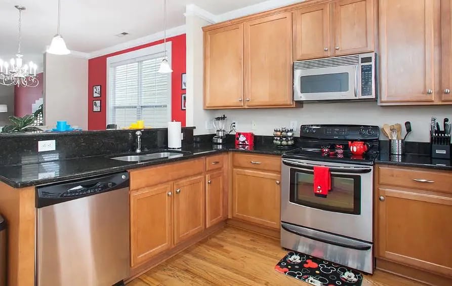 Building Photo - Room in House on Dubois Court