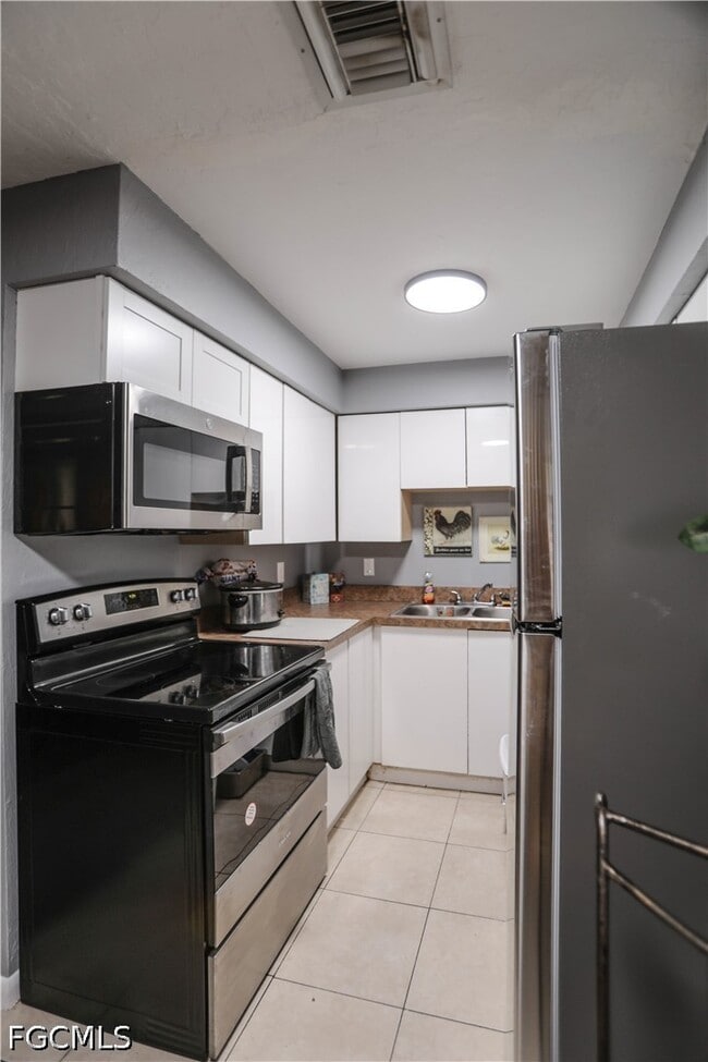 Building Photo - 2406 Linhart Ave