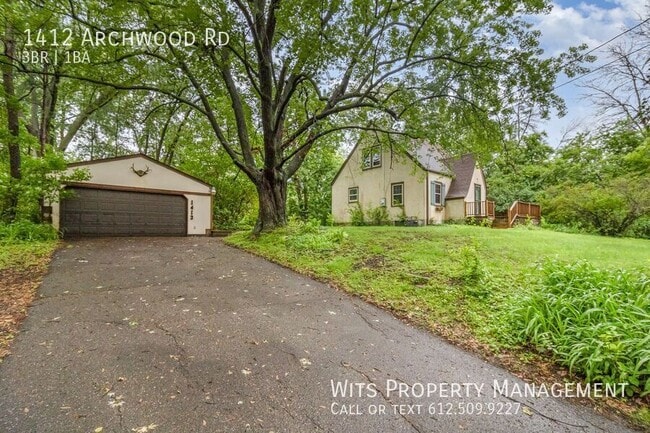 Primary Photo - 1412 Archwood Rd