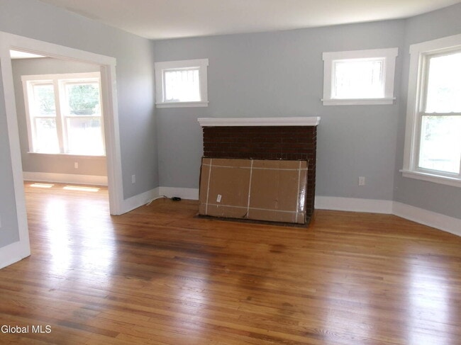 Building Photo - 1338 Parkwood Blvd