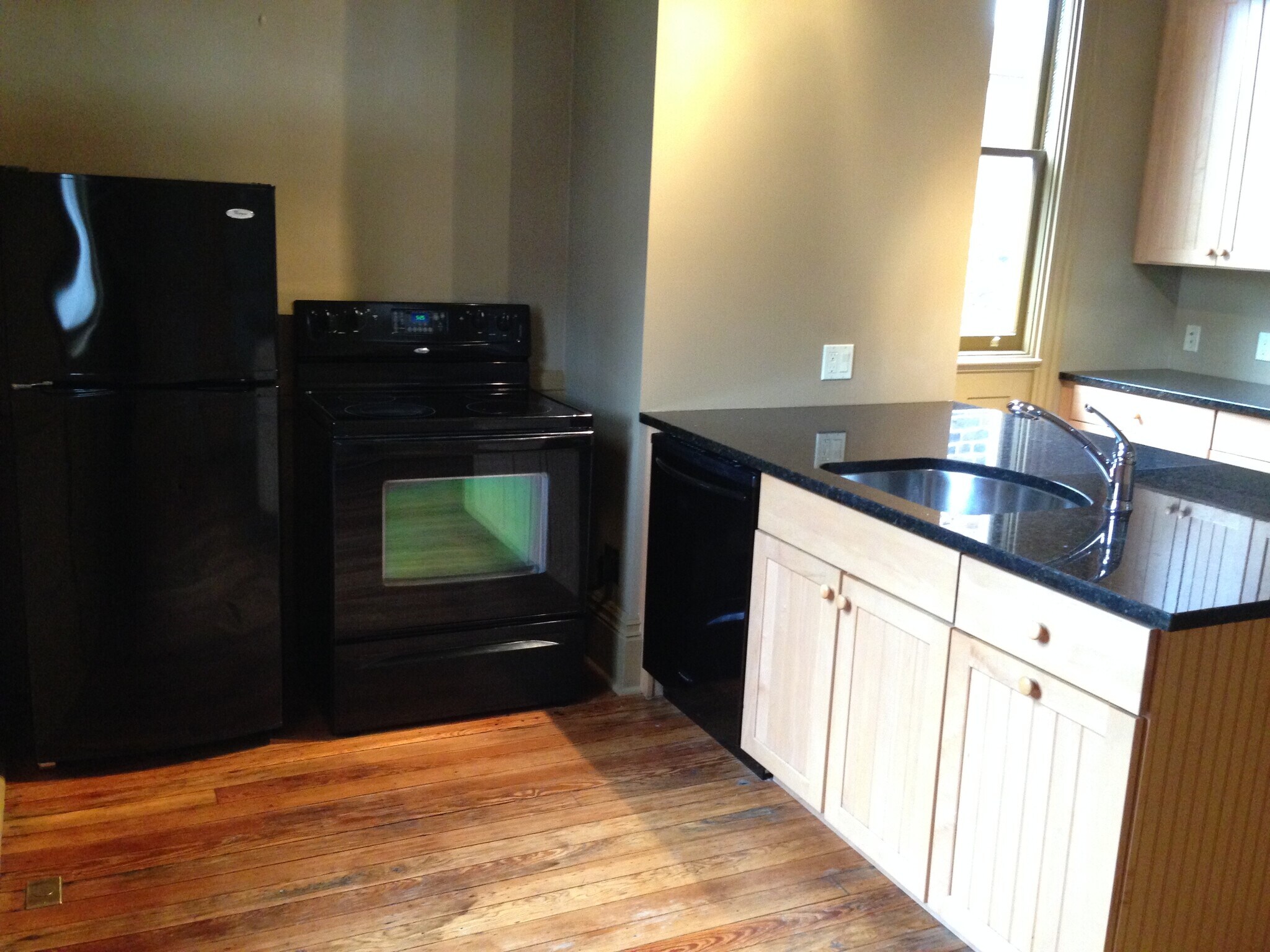 Kitchen - 526 Lockhart St
