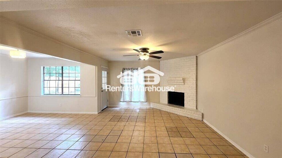 Building Photo - 2702 Foliage Green Dr