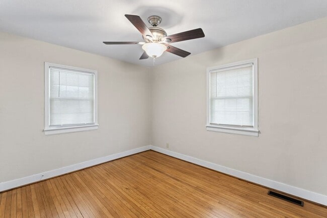 Building Photo - Beautiful renovated home in Schnitzelburg