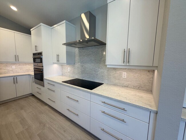 Building Photo - ANNUAL RENTAL - 3 BED / 2 BATH POOL HOME IN AUTUMN WOODS