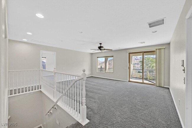Building Photo - 65 Pangloss St