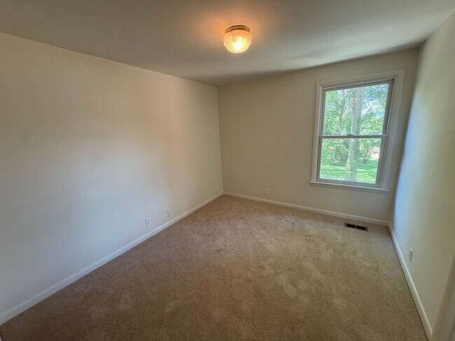 Building Photo - 6808 River Ridge Dr