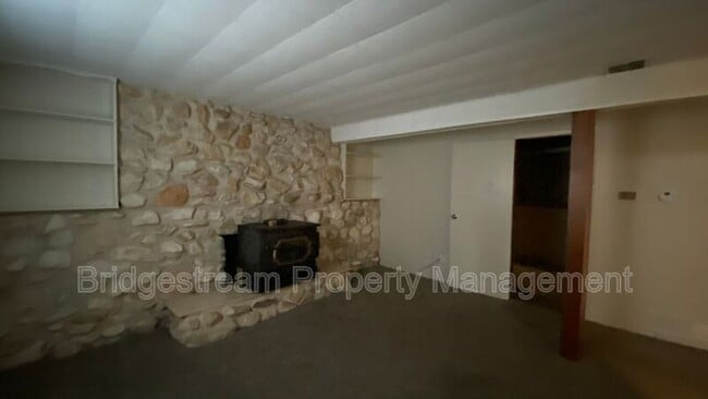 Building Photo - 105 Bedford Farm Cir