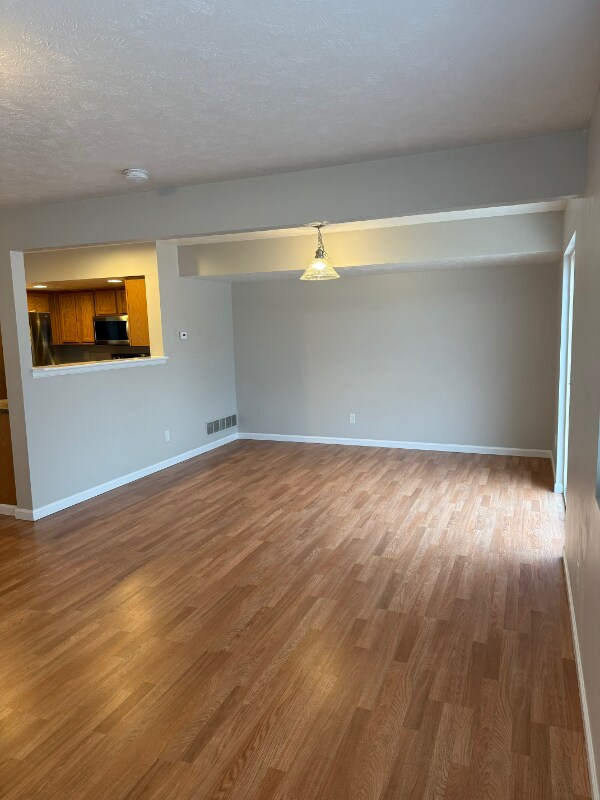 Building Photo - 2736 Koven Dr