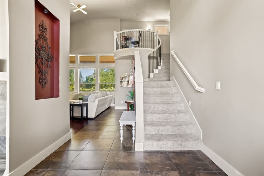 Building Photo - 5327 N Red Hills Pl