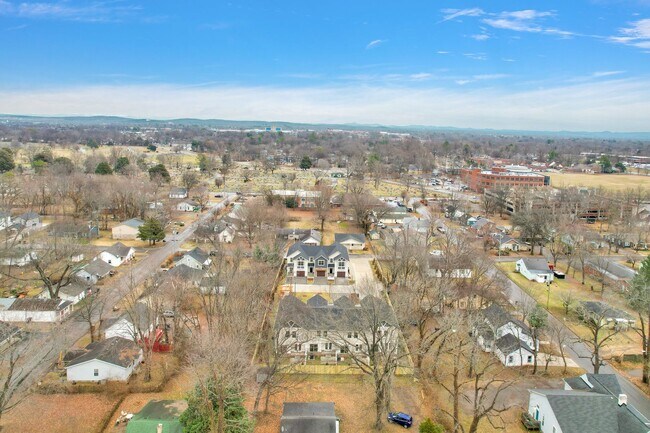 Building Photo - 609 Lee St